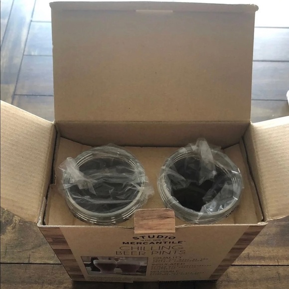 Chilling Beer Pints - Picture 3 of 3